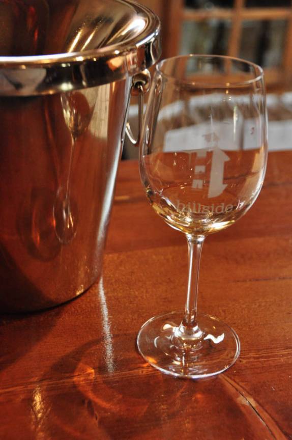 Degustação de vinho branco no Okanagan Valley, no  sul da British Columbia, no Canadá